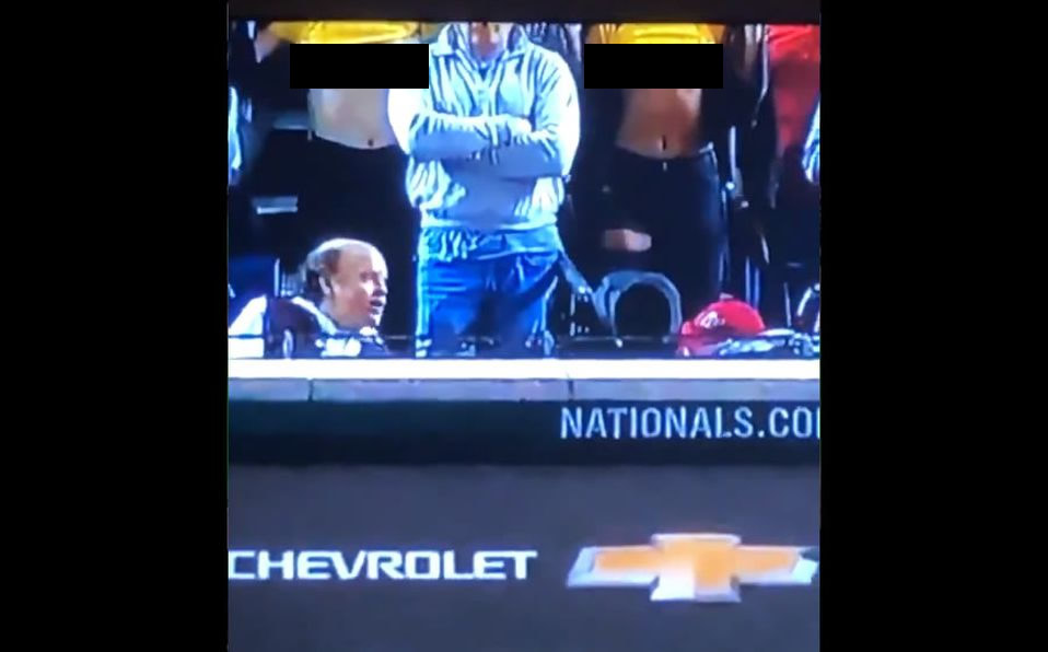 Las aficionadas sorprendieron a todos al mostrar su cuerpo en las gradas del Nationals Park.