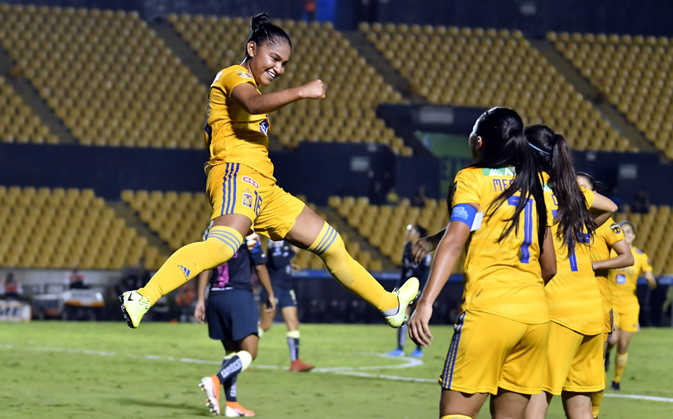 Belén Cruz celebra el 2-0. (Foto: Imago7)