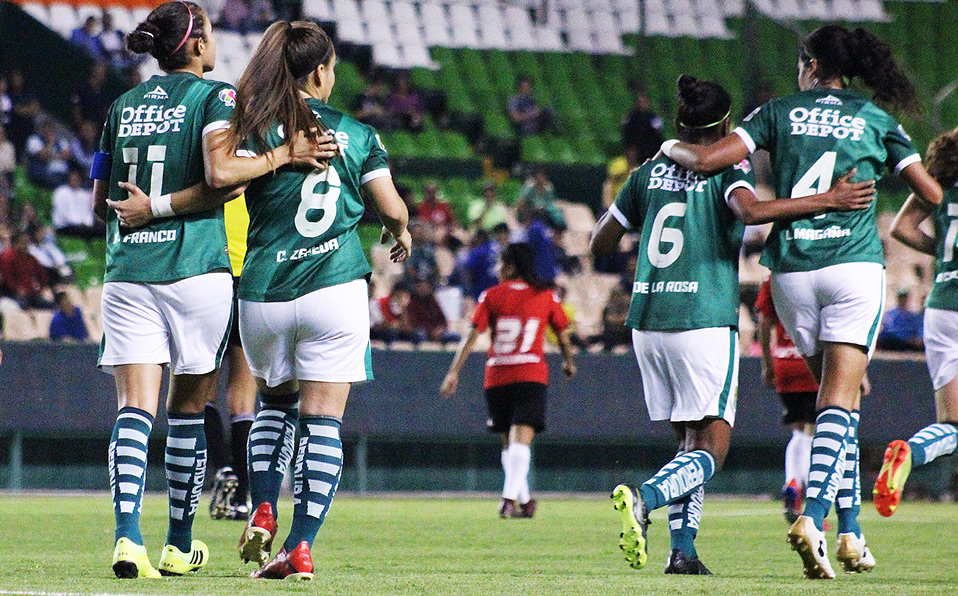 Las jugadoras de León celebran el triunfo sobre Xolas. (Foto: Imago7)