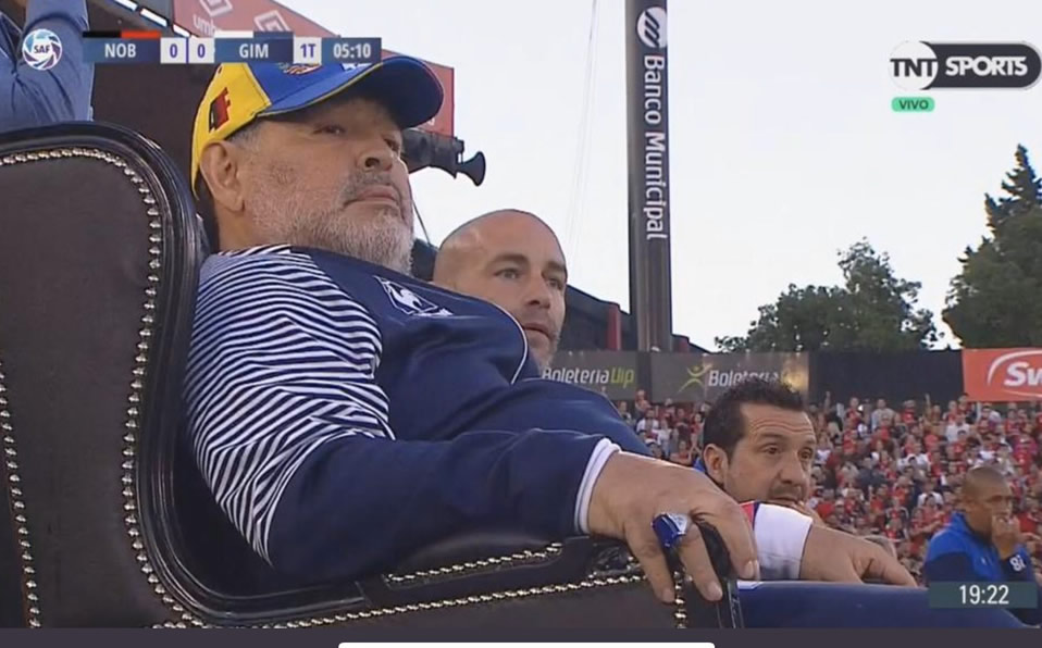 Así dirigió Maradona el encuentro. (TNT sports)