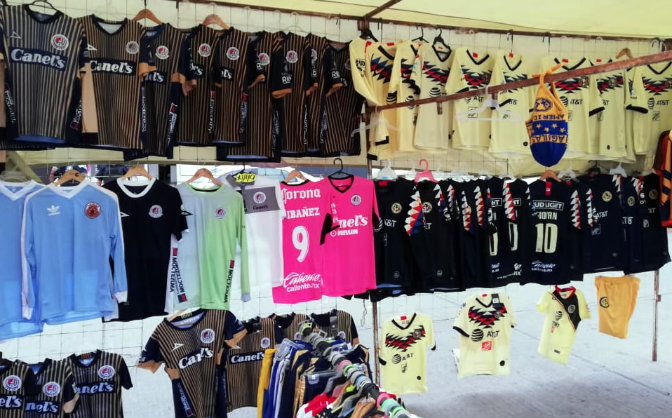 Los comercios afuera del Estadio Alfonso Lastras, donde no habrá público para el San Luis-América. (MT)