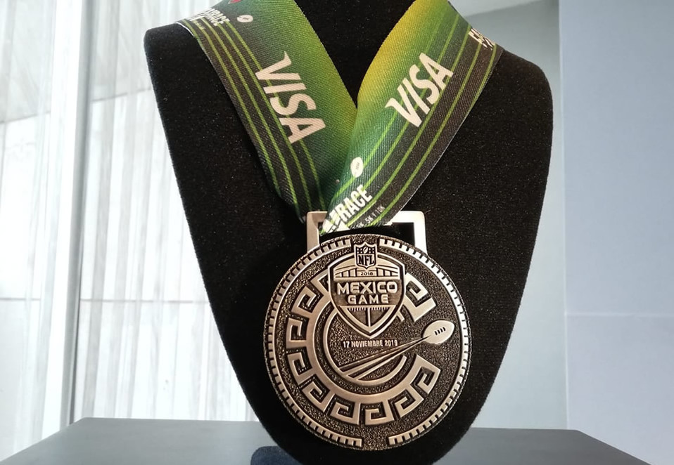 La medalla de los corredores de la NFL Race (FOTO: Especial)
