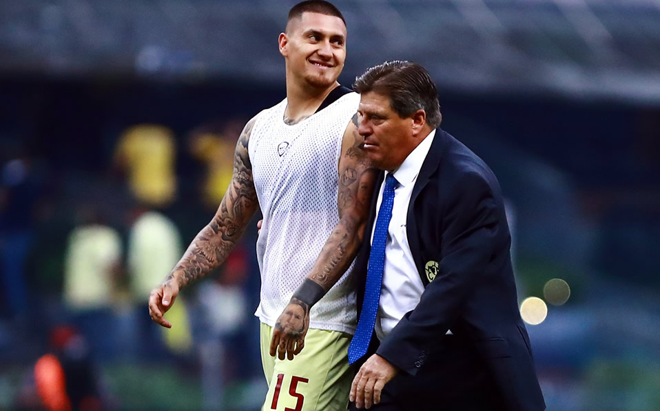 Nicolás Castillo y Miguel Herrera (Imago7)