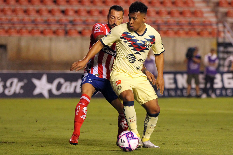 Sin el calor de la afición, así se llevó el partido. (Imago 7)