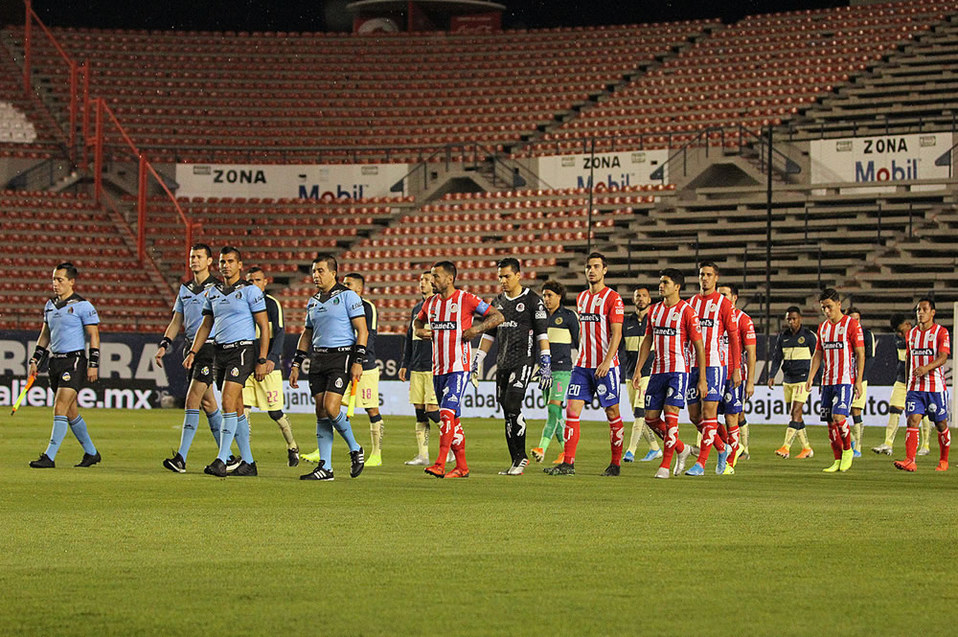 Sin el calor de la afición, así se llevó el partido. (Imago 7)