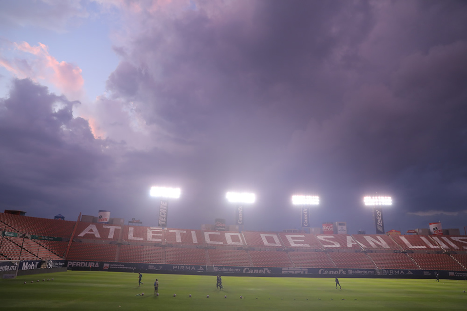 Sin el calor de la afición, así se llevó el partido. (Imago 7)