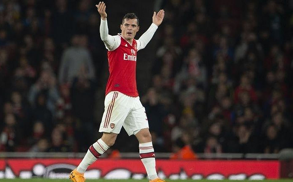 El mediocampista fue abucheado el domingo por los aficionados de los Gunners y se perderá el juego contra Liverpool por la Carabao Cup. (AFP)