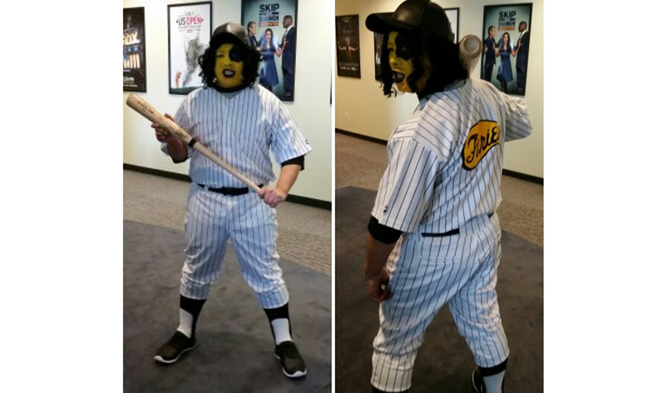 ¿Otro zoombie? No, un personaje de la película The Warriors vs The Baseball Furies