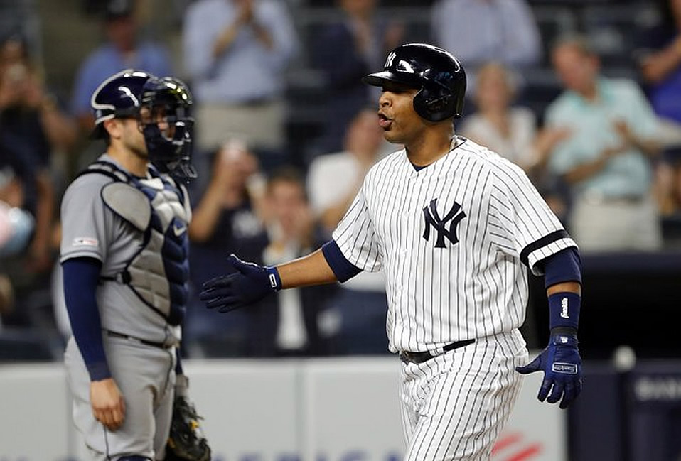 Yankees declina mantener a Edwin Encarnación