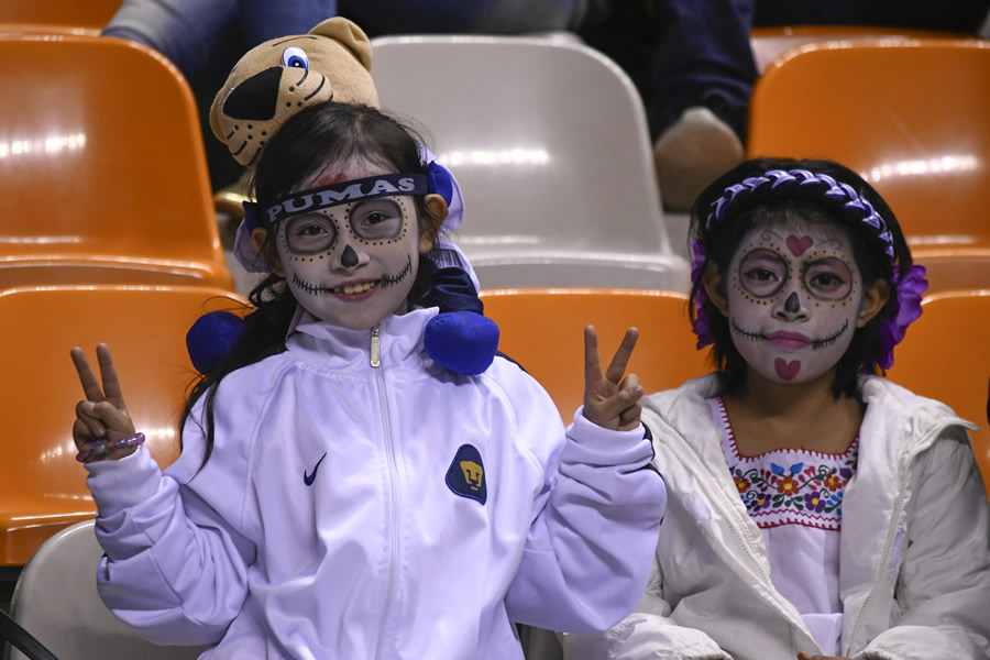 Las bellezas en la tribuna del Cuauhtémoc. (Foto: Imago 7)