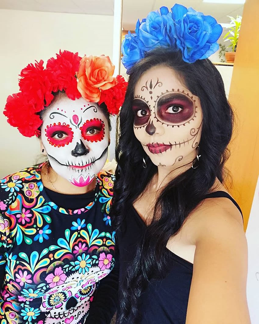 La tradición de las catrinas en Día de Muertos se mantiene. Foto: @karelyharos