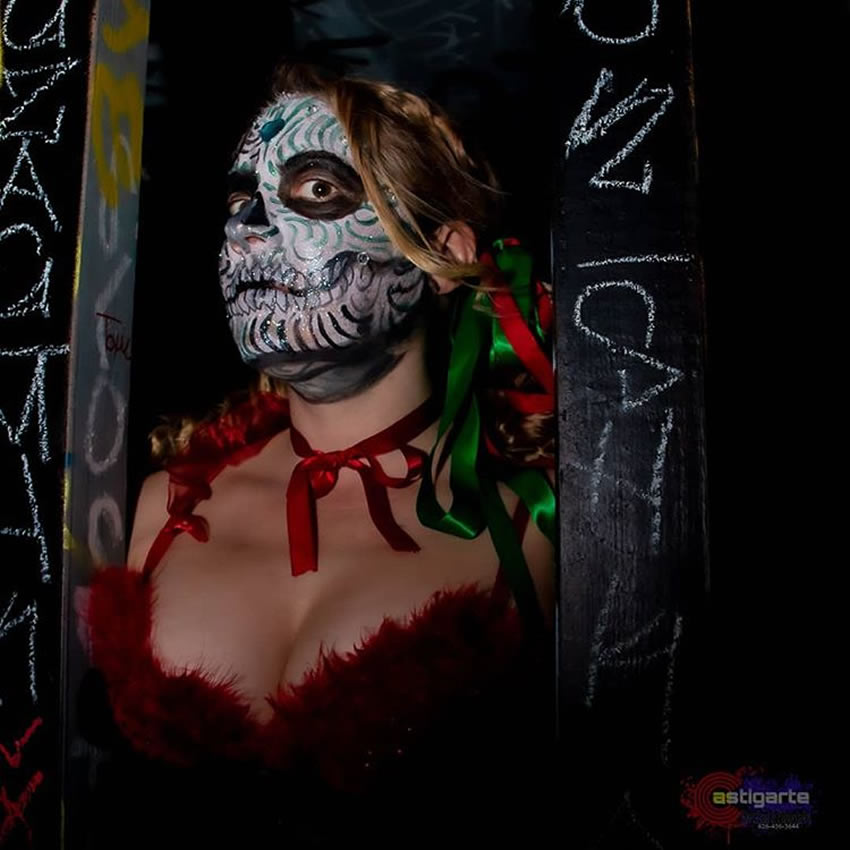 La tradición de las catrinas en Día de Muertos se mantiene. Foto: @castigarte.studios