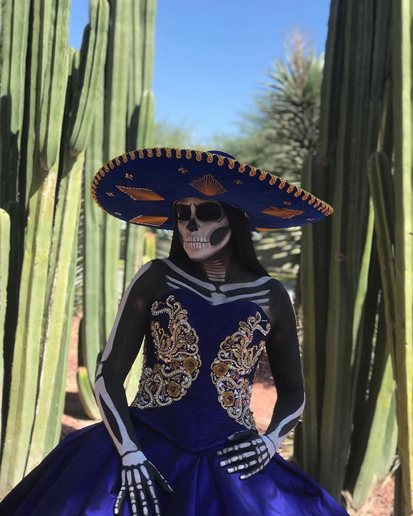 La tradición de las catrinas en Día de Muertos se mantiene. Foto: @ivannaa26