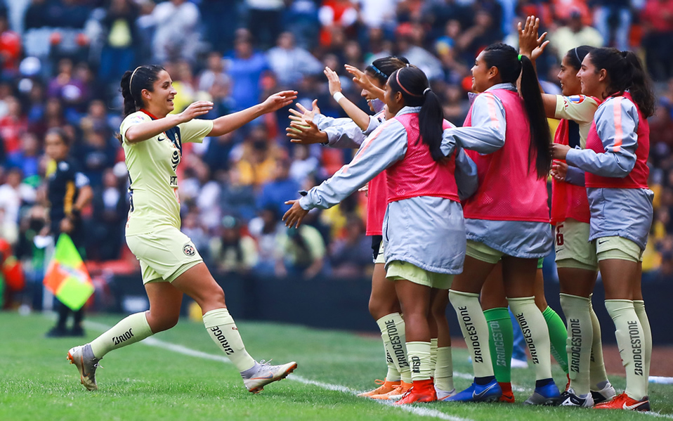 Abrazo de gol, su alegría máxima (IMAGO7)