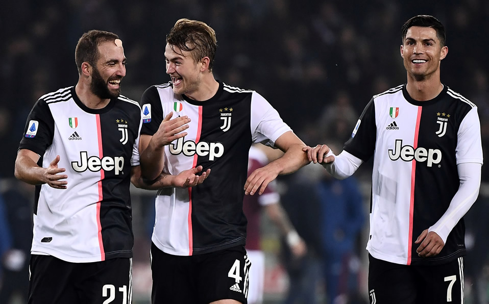 Higuaín, De Ligt y Cristiano. (Foto: AFP)