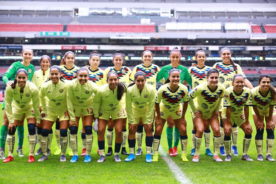 Las jugadoras se trasladaron a Toluca para estar presentes en el funeral. FOTO: IMAGO7.