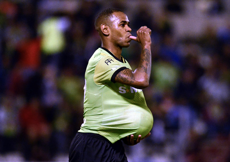 Así celebró Diego Rolán el 1-0. (Foto: Imago7)