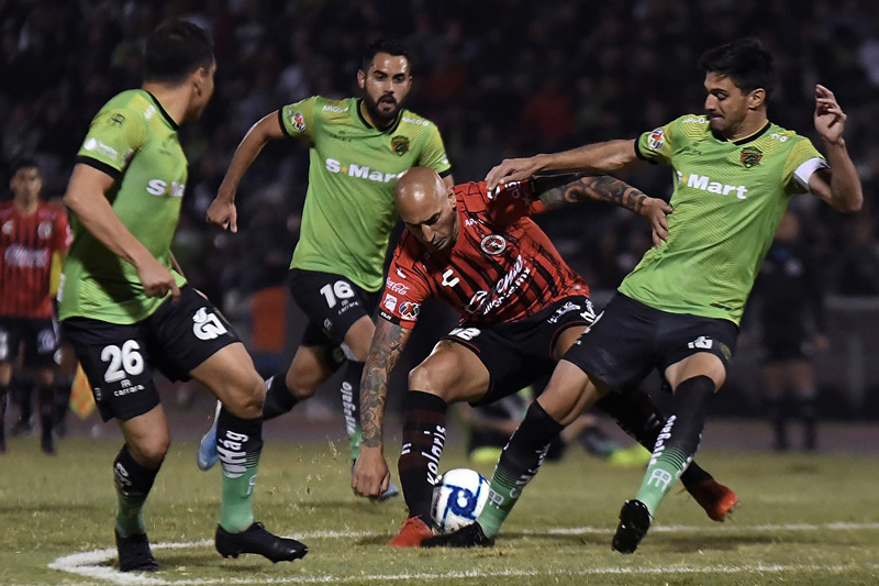 Nahuelpán no pudo superar a la zaga de Juárez. (Foto: Imago7)
