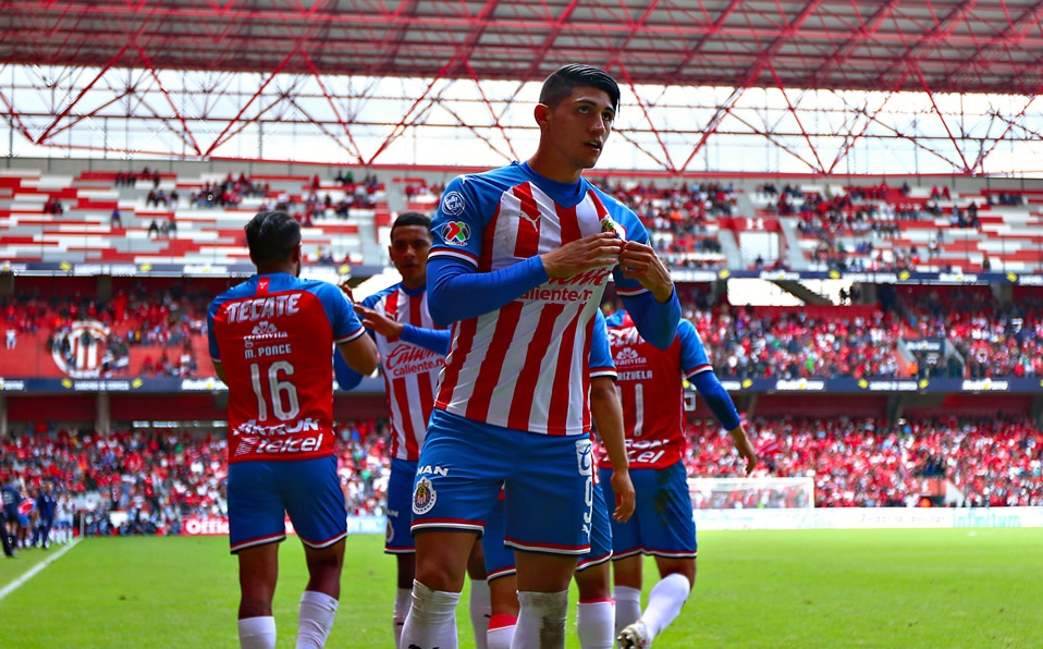 Pulido celebra uno de sus dos goles en Toluca. (Foto: Imago7)