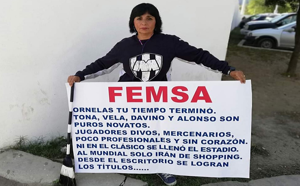 La señora Lozano fue muy criticada al recibir a Janssen y hoy es apoyada por la afición regia. (Foto: Twitter)