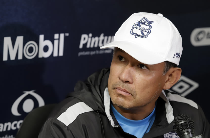 Juan Reynoso tiene el problema de la alineación de menores. Foto: Imago7
