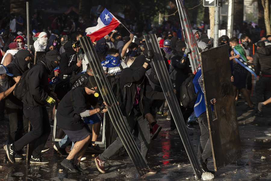 Las protestas siguen incrementándose en Chile. (Foto: AFP)