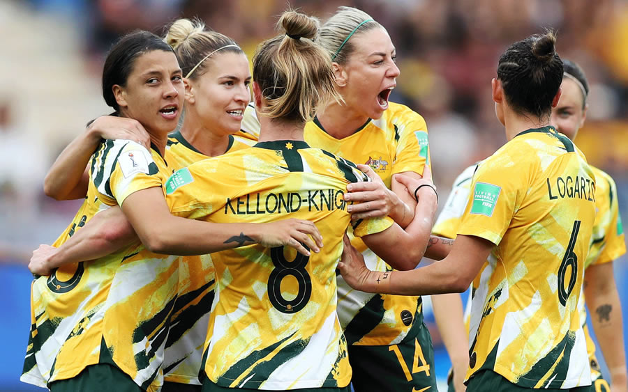 Las jugadoras del selectivo australiano festejando un gol. FOTO: socceroos.com.au