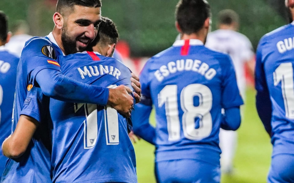La celebración sevillana en patio ajeno. (Sevilla)