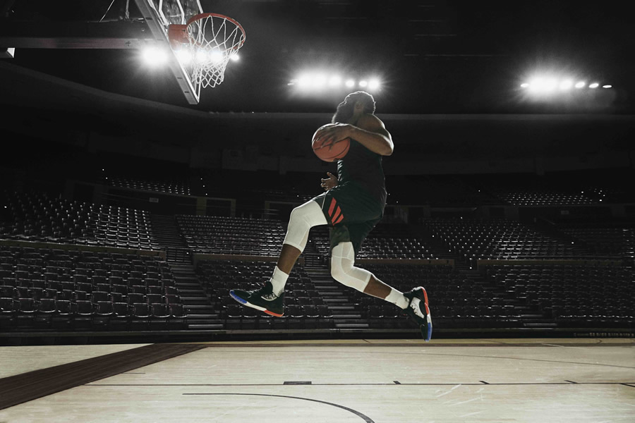 En la anterior campaña mejoró todavía más y promedió 36,1 puntos por partido. Ganó su segundo título de anotaciones al hilo. (Foto: Cortesía Adidas)