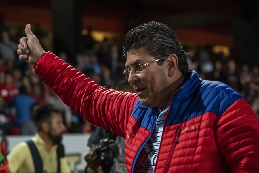 Fidel Kuri se ganó los abucheos de la afición jarocha. (Fotos: Mexsport e Imago 7)