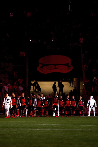 El duelo entre Xolos y Rayados estuvo aderezado por la Guerra de las Galaxias. FOTOS: Imago7 / Mexsport.
