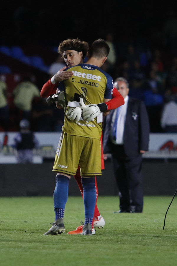 Ochoa consoló a Jurado. Gran gesto del azulcrema. (Fotos: Mexsport e Imago 7)
