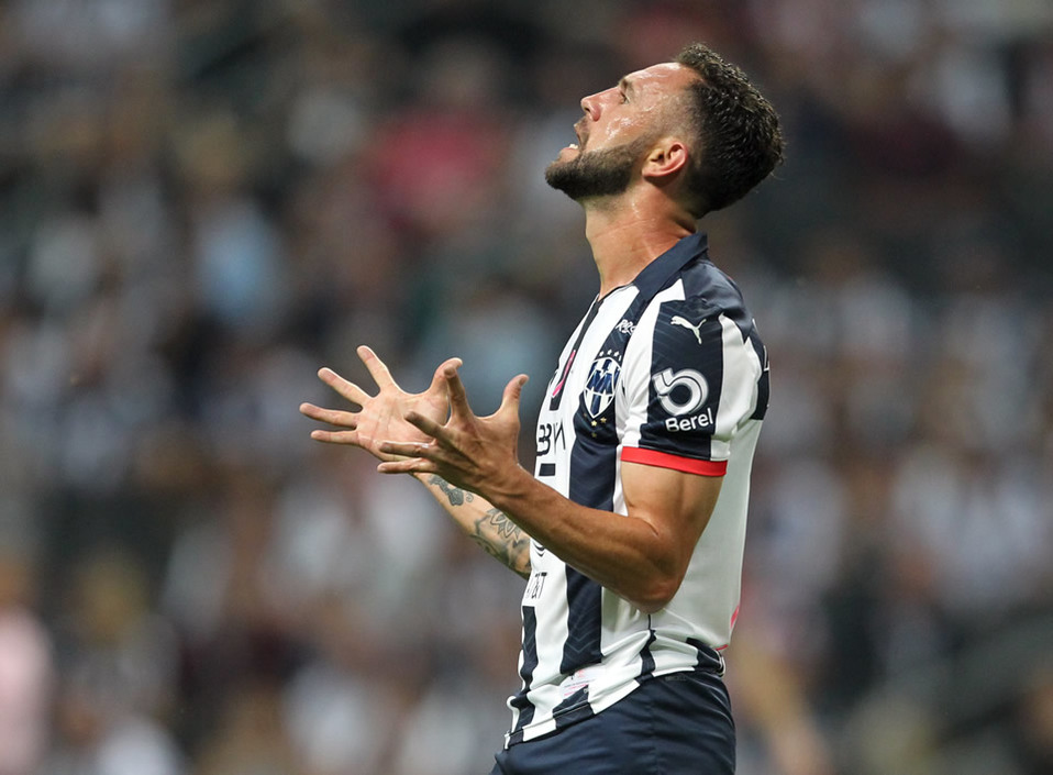 Aficionada trollea e insulta a Miguel Layún en Tijuana (FOTO: Imago7)