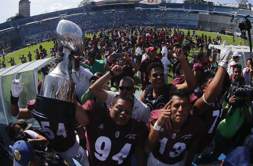 Burros Blancos celebrando el título de la Onefa. Imago7