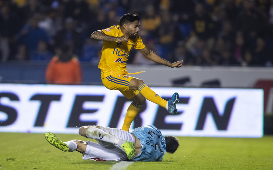 Si no cayó un gol fue por la brillante actuación del arquero Rodrigo Rey (IMAGO7)