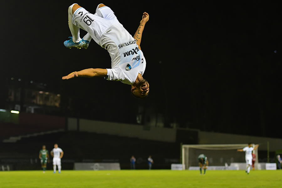 Eder Cruz festeja su tanto ante Potros UAEM. Foto: IMAGO7.