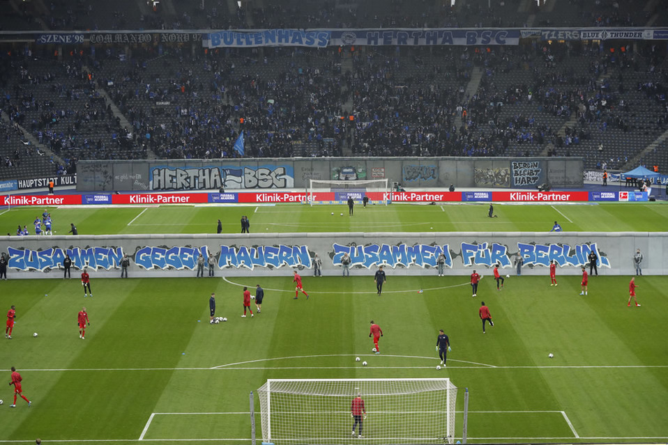 Impresionante réplica del muro de Berlín en el Hertha - Leipzig  (FOTO: AFP)