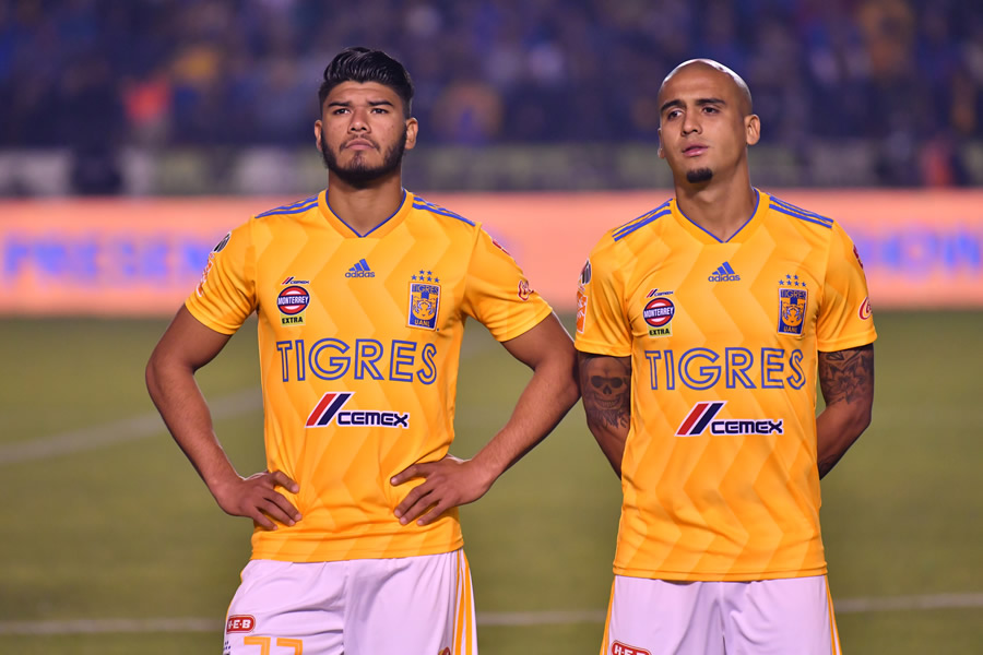Jair Díaz (izquierda) fue titular ante Pachuca. (Foto: Imago 7)