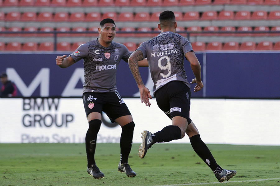 Mauro Quiroga celebra junto a su aliado Maximiliano Salas. (Foto: Imago 7)