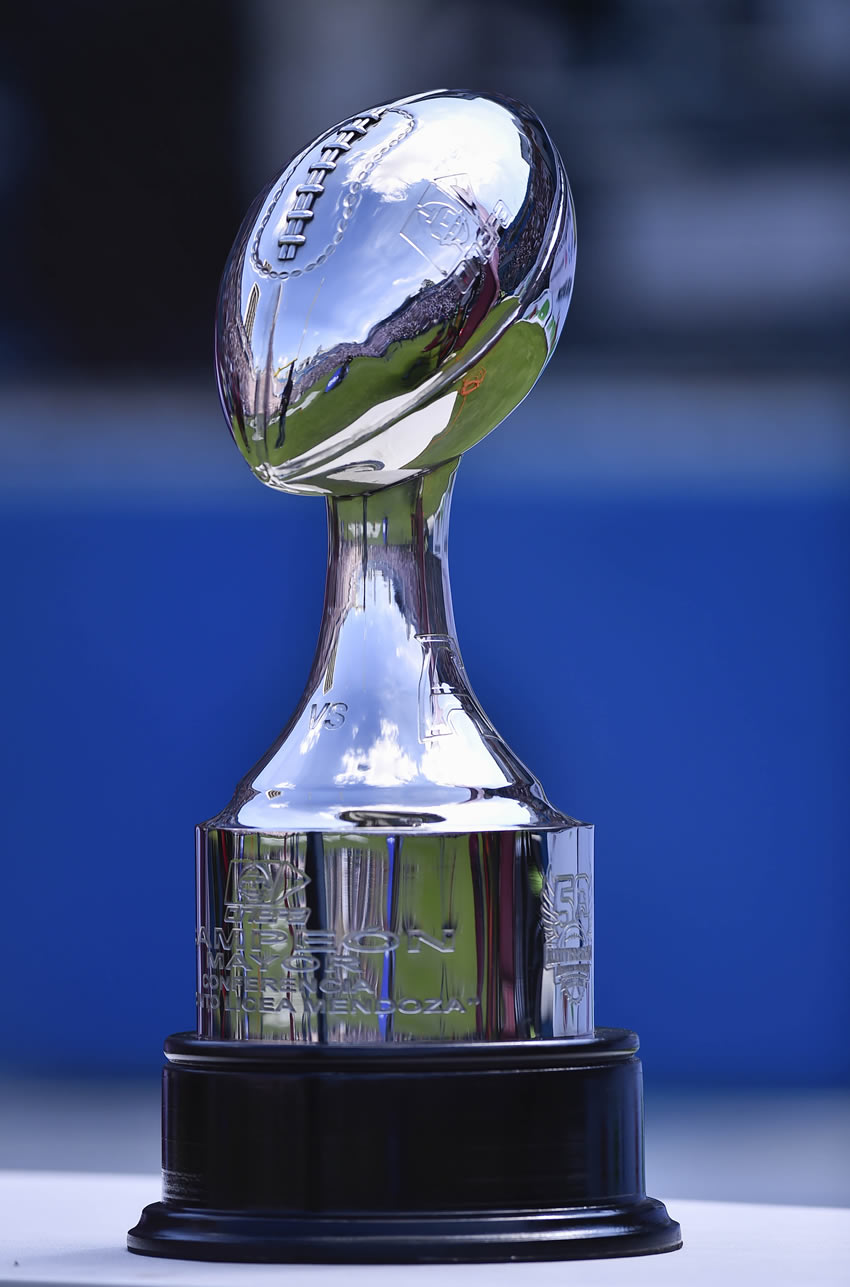 El trofeo de campeón que se llevaron los Burros Blancos. Foto: Imago7