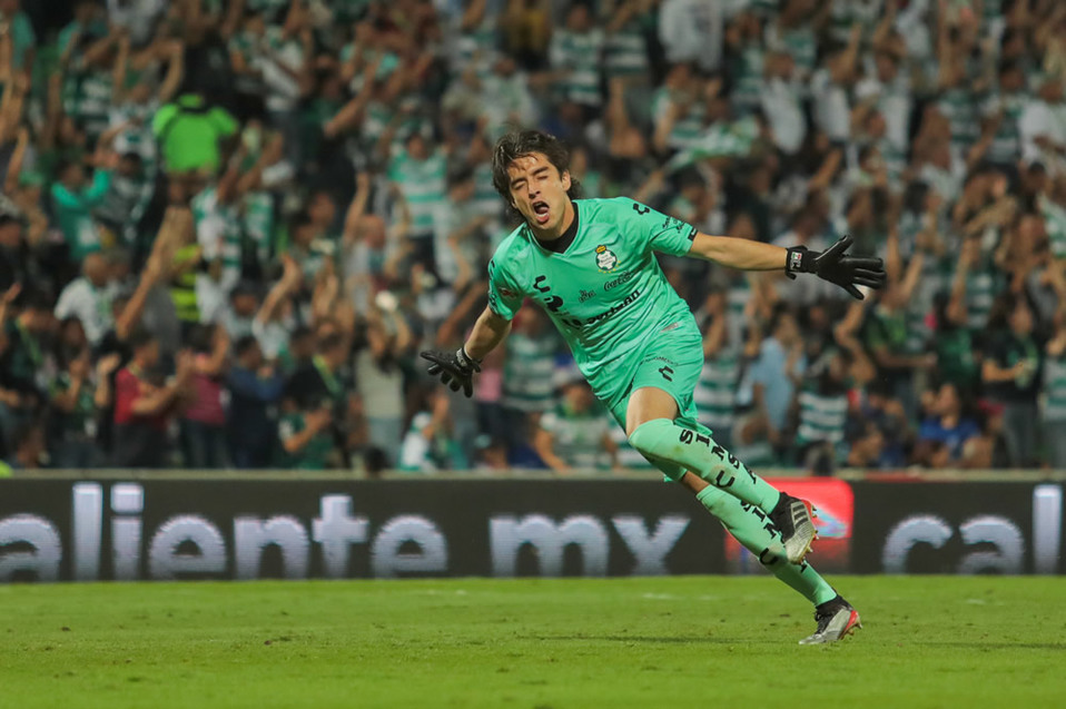 Acevedo gritó con el alma el tercero de Santos (FOTO: Imago7)
