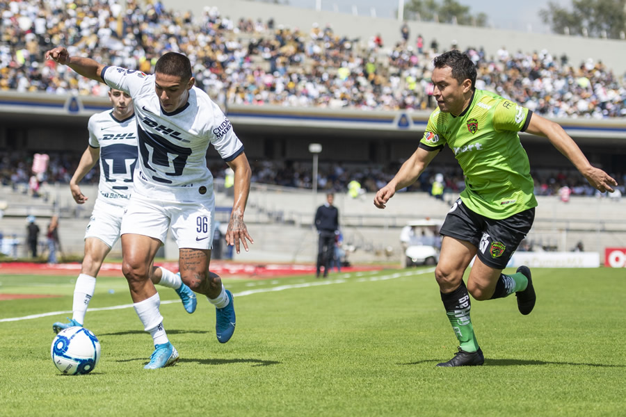 Bryan Mendoza inició como volante por derecha. (Fotos: Mexsport e Imago 7)