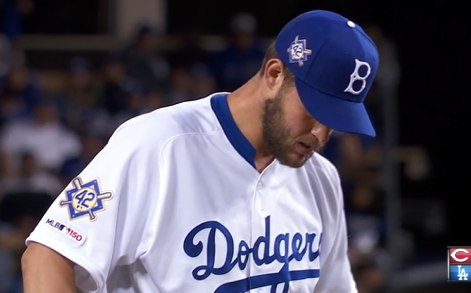Los Dodgers de Los Ángeles rindieron tributo a su pasado memorando a Jackie Robinson y el barrio de Brooklyn, donde se formó el equipo.