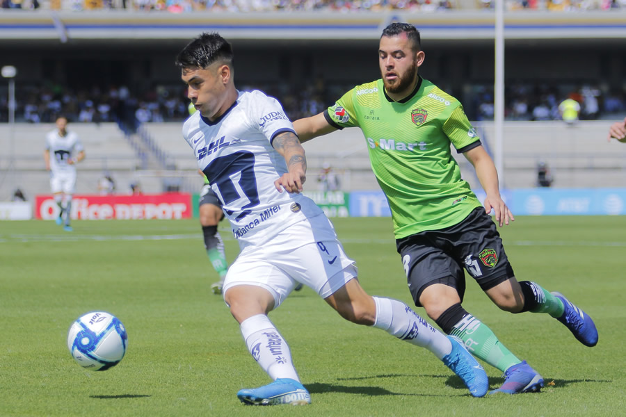 Felipe Mora se asoció bien con Carlos González, quien salió lesionado. (Fotos: Mexsport e Imago 7)