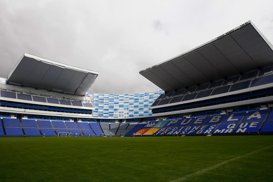 El Estadio Cuauhtémoc es dos veces mundialista, aunque fue remodelado en 2015, y es casa del Puebla. Tiene lugar para 47 mil aficionados.  FOTO: Mexsp