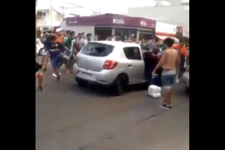 La agresión fue captada en video.