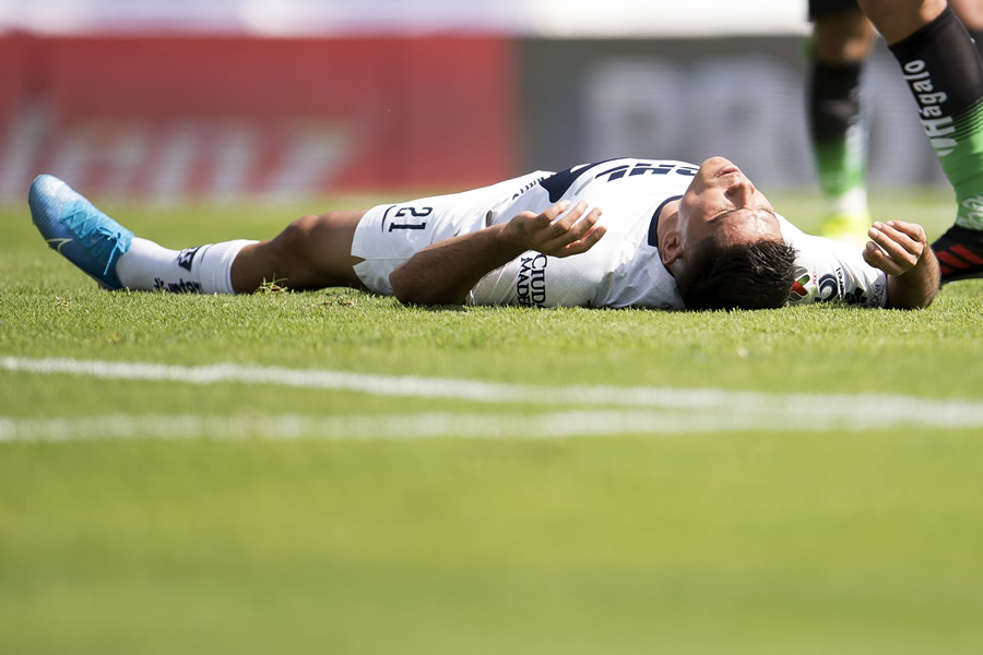 Martín Barragán estrelló un cabezazo en el travesaño. (Fotos: Mexsport e Imago 7)