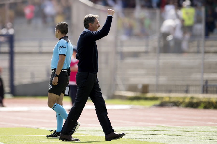 Míchel está cerca de consumar su primer fracaso. (Fotos: Mexsport e Imago 7)