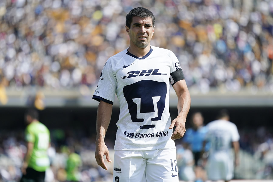Víctor Malcorra, el villano universitario que falló un penal. (Fotos: Mexsport e Imago 7)