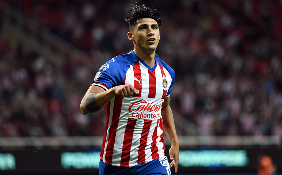 Alan Pulido está a un gol de la mejor marca de Chicharito en Chivas